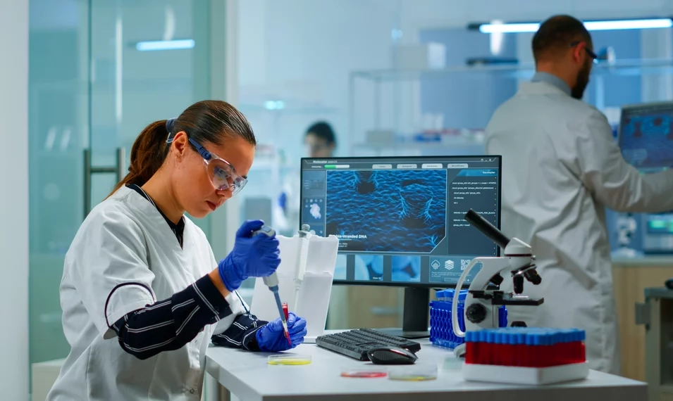 scientist-modern-equipped-medical-laboratory-examinining-drug-discovery-with-micropipette-medical-stuff-examining-vaccine-evolution-using-high-tech-technology-researching-treatment-developmen